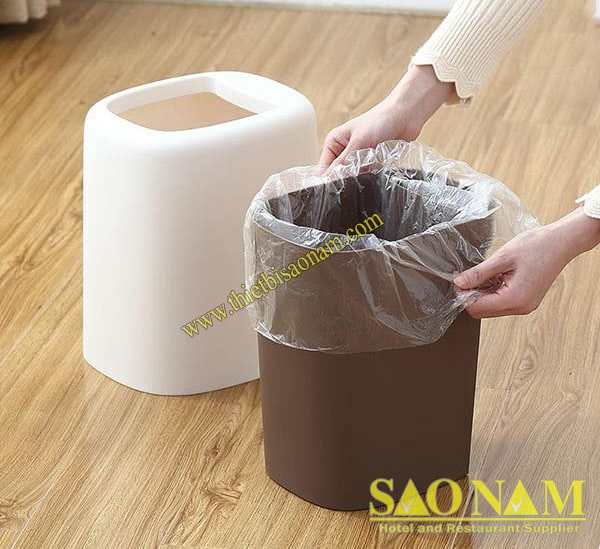 Dùng nilon hoặc túi rác để bọc thùng rác