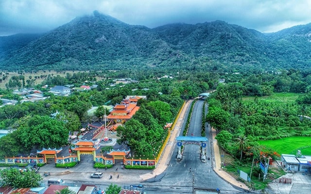 Bục phát biểu giá rẻ tại An Giang