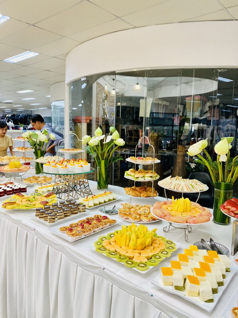 Địa chỉ mua kệ trang trí tiệc buffet giá rẻ Thực đơn tiệc buffet ngọt