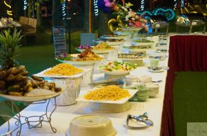 Khay sứ giá rẻ trưng bày buffet